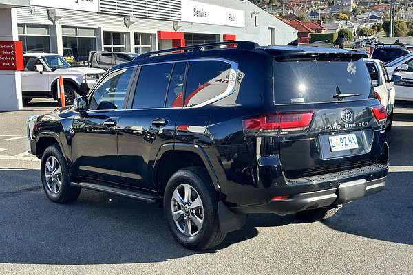 2023 Toyota Landcruiser Sahara FJA300R
