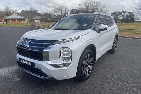 2025 Mitsubishi Outlander Exceed Tourer ZM