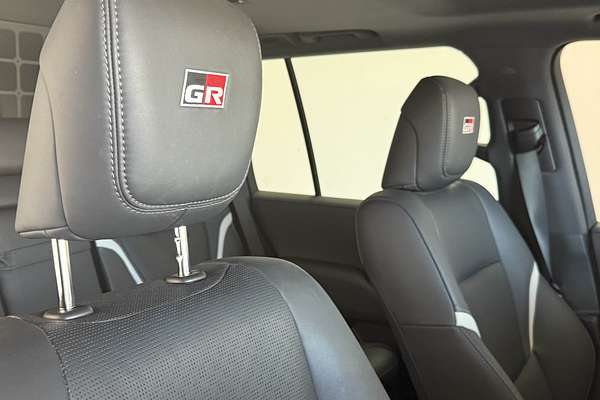 2022 Toyota Landcruiser GR Sport FJA300R