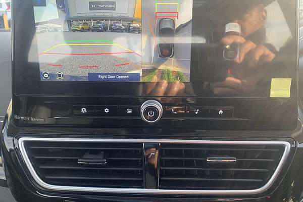 2025 Mahindra XUV3XO
