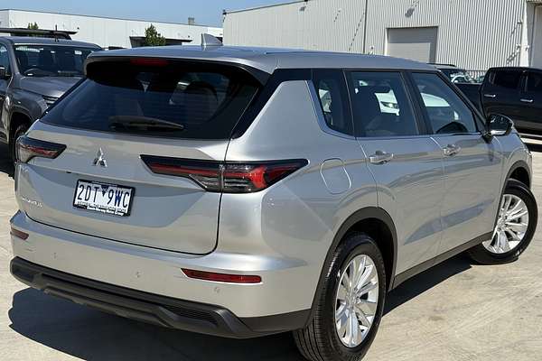 2025 Mitsubishi Outlander ES ZM