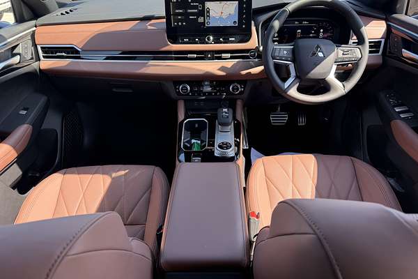 2025 Mitsubishi Outlander Exceed Tourer ZM