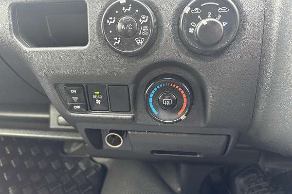 2015 Toyota Hiace Commuter KDH223R