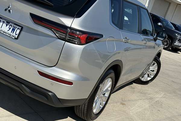 2025 Mitsubishi Outlander ES ZM