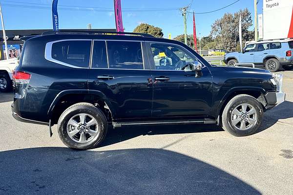 2023 Toyota Landcruiser Sahara FJA300R