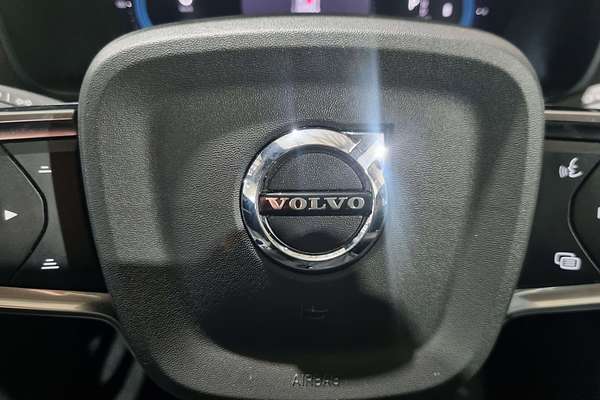2022 Volvo XC40 Ultimate B4 Bright