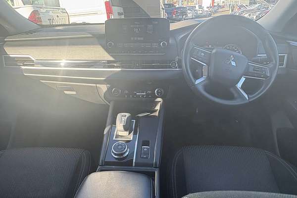 2022 Mitsubishi Outlander ES ZM