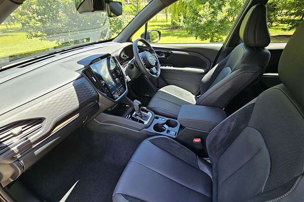 2025 Subaru Forester Hybrid Touring S6