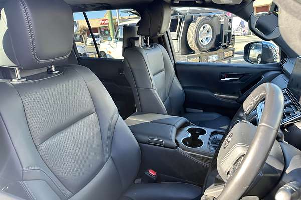 2023 Toyota Landcruiser Sahara FJA300R