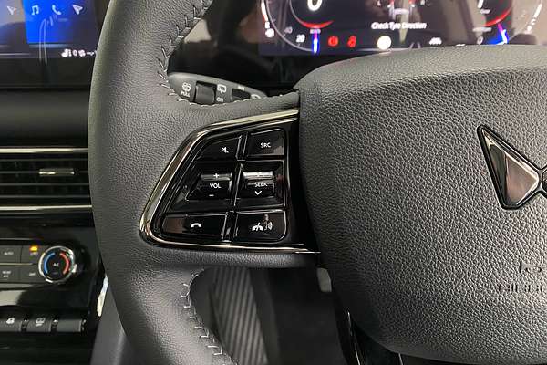 2025 Mahindra XUV700 AX7L