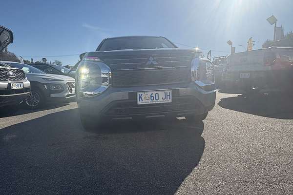 2022 Mitsubishi Outlander ES ZM