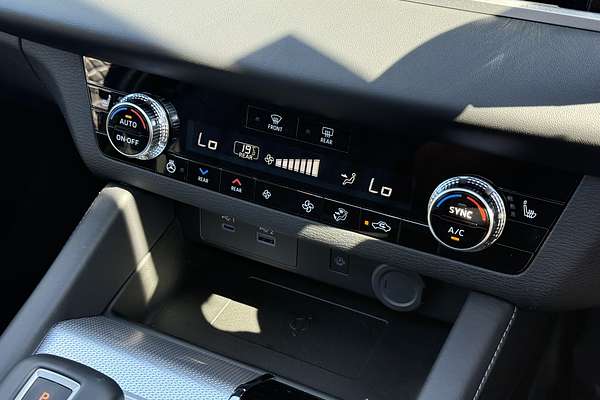 2025 Mitsubishi Outlander PHEV Exceed ZM