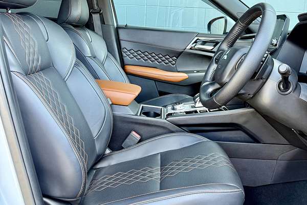 2023 Mitsubishi Outlander Exceed ZM