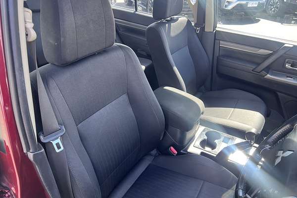 2019 Mitsubishi Pajero GLX NX