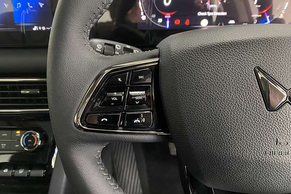 2025 Mahindra XUV700 AX7L