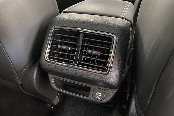 2025 Mahindra XUV700 AX7L