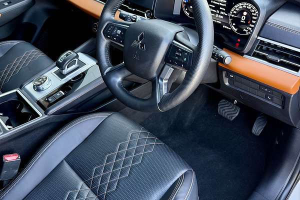 2023 Mitsubishi Outlander Exceed ZM