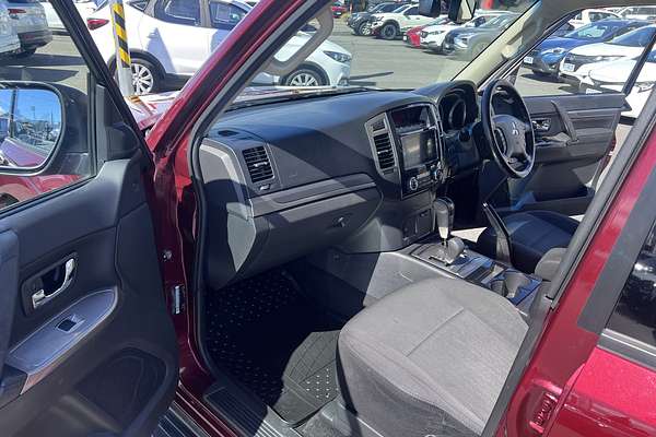2019 Mitsubishi Pajero GLX NX