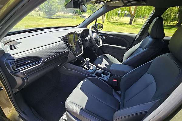 2025 Subaru Forester Hybrid Touring S6