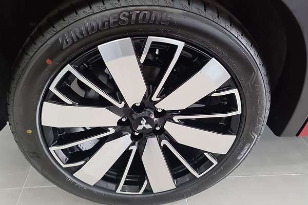 2025 Mitsubishi Outlander Exceed ZM AWD