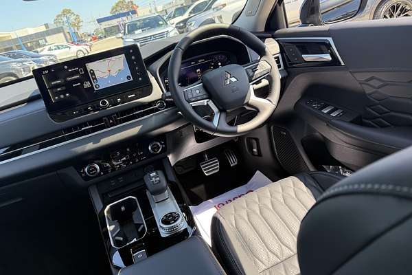 2025 Mitsubishi Outlander Exceed ZM