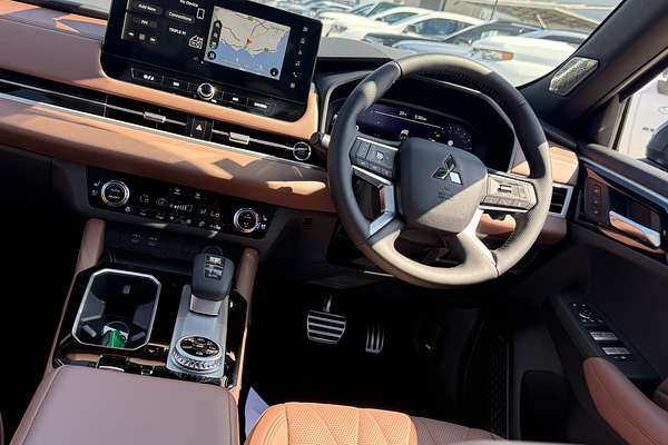 2025 Mitsubishi Outlander Exceed Tourer ZM