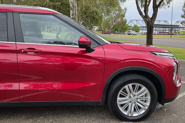 2024 Mitsubishi Outlander LS ZM