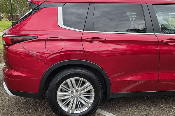 2024 Mitsubishi Outlander LS ZM