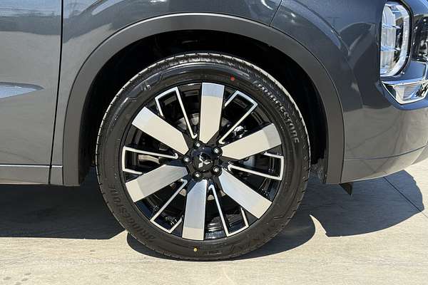 2025 Mitsubishi Outlander Exceed Tourer ZM