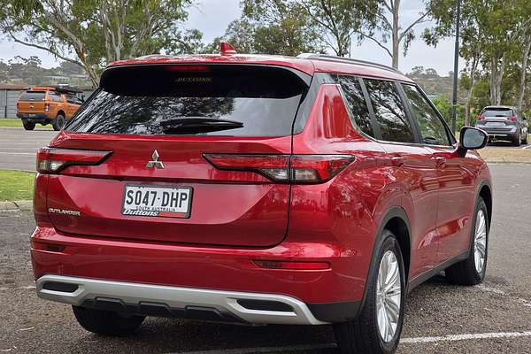 2024 Mitsubishi Outlander LS ZM