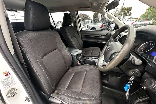 2017 Toyota Hilux SR GUN126R