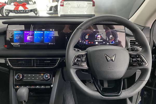 2025 Mahindra XUV700 AX7L