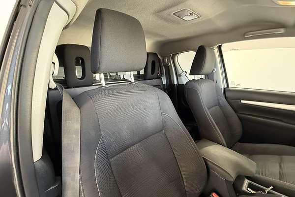2019 Toyota Hilux SR5 GUN126R