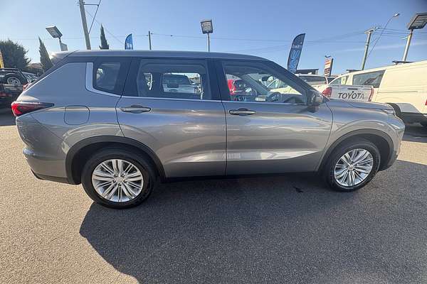 2022 Mitsubishi Outlander ES ZM