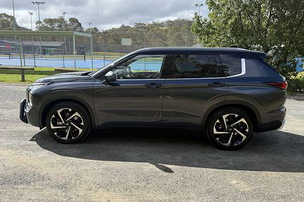 2024 Mitsubishi Outlander Exceed ZM