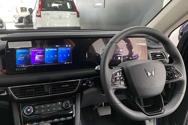 2025 Mahindra XUV700 AX7L