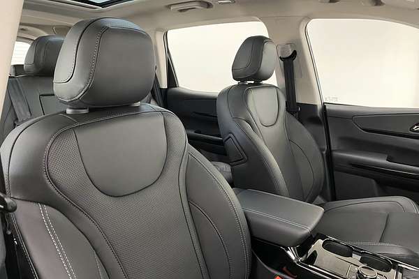 2025 Mahindra XUV700 AX7L