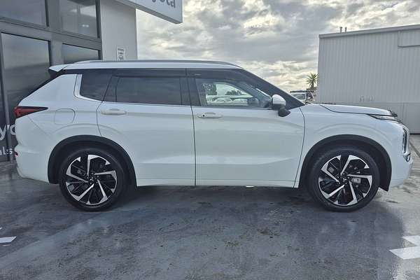 2023 Mitsubishi Outlander Exceed ZM