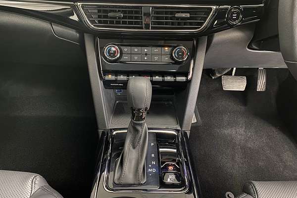 2025 Mahindra XUV700 AX7L