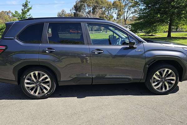 2025 Subaru Forester Hybrid Touring S6