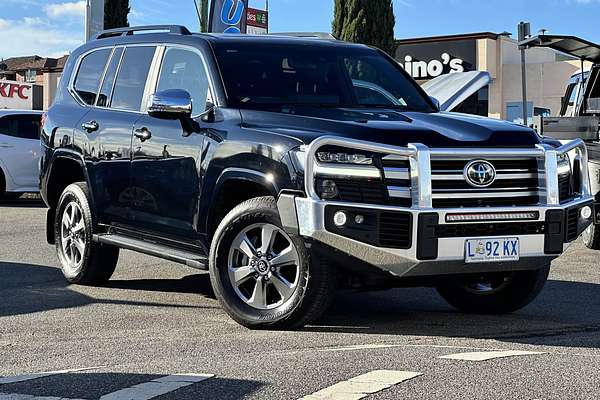 2023 Toyota Landcruiser Sahara FJA300R