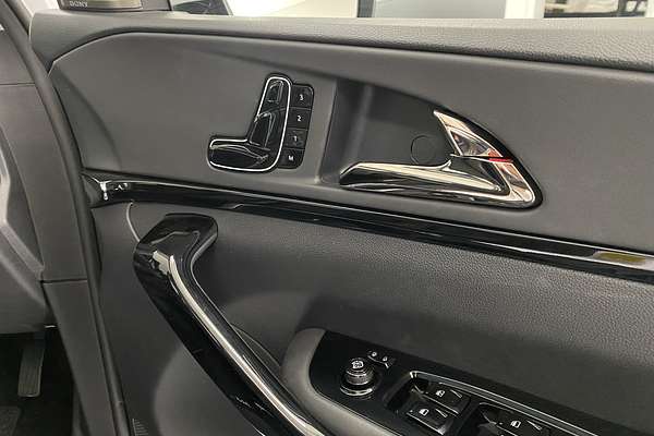 2025 Mahindra XUV700 AX7L