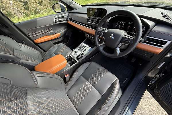 2024 Mitsubishi Outlander Exceed ZM