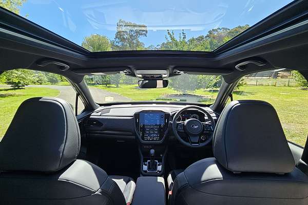 2025 Subaru Forester Hybrid Touring S6