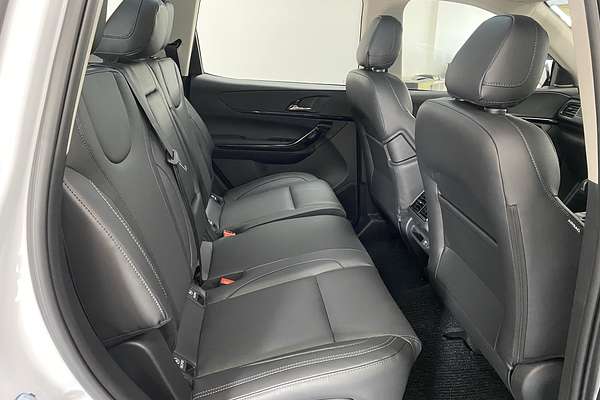 2025 Mahindra XUV700 AX7L