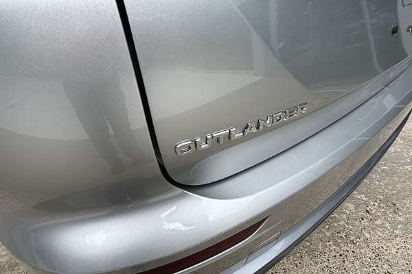 2025 Mitsubishi Outlander LS ZM