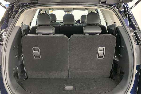 2025 Mahindra XUV700 AX7L
