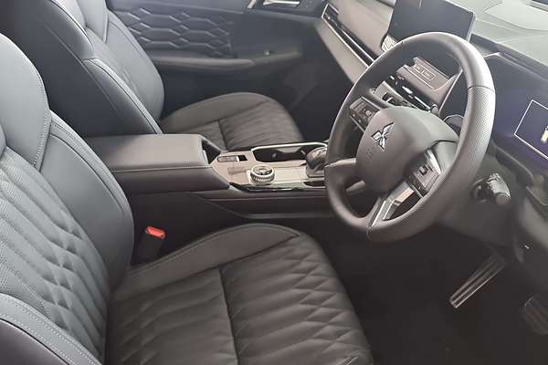 2025 Mitsubishi Outlander Exceed ZM AWD