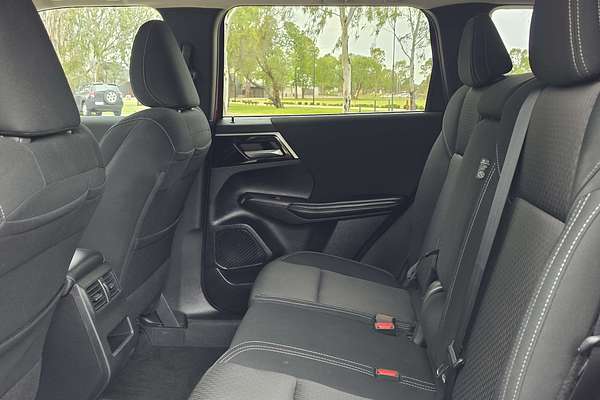 2024 Mitsubishi Outlander LS ZM