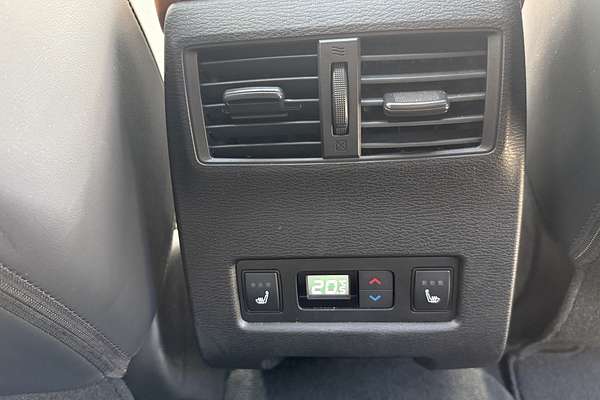 2024 Mitsubishi Outlander Exceed ZM